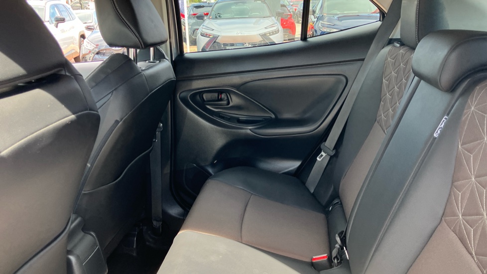 Toyota Yaris Cross 1.5 Hybrid Excel 5dr CVT Hybrid Estate - Image 15