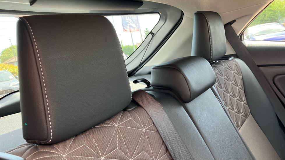 Toyota Yaris Cross 1.5 Hybrid Excel 5dr CVT Hybrid Estate - Image 18