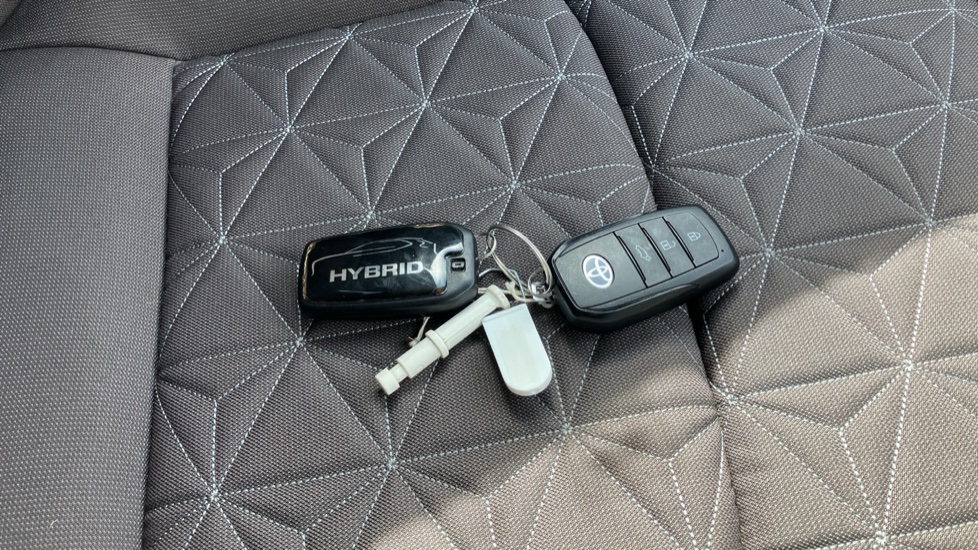 Toyota Yaris Cross 1.5 Hybrid Excel 5dr CVT Hybrid Estate - Image 28