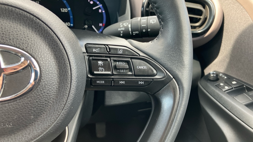 Toyota Yaris Cross 1.5 Hybrid Excel 5dr CVT Hybrid Estate - Image 29