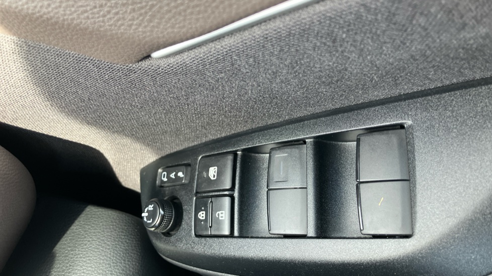 Toyota Yaris Cross 1.5 Hybrid Excel 5dr CVT Hybrid Estate - Image 30