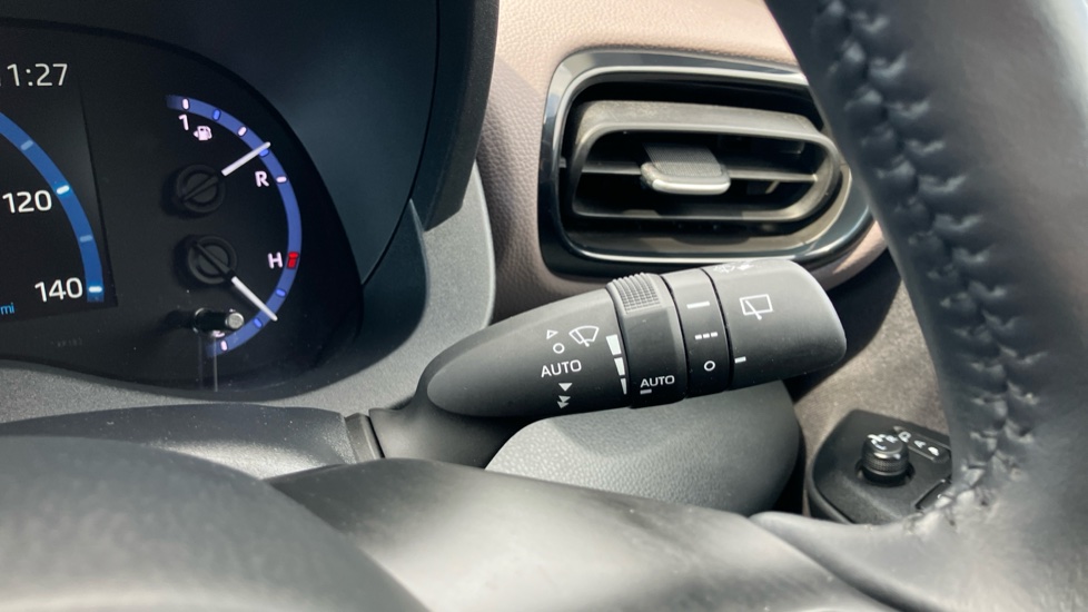 Toyota Yaris Cross 1.5 Hybrid Excel 5dr CVT Hybrid Estate - Image 32