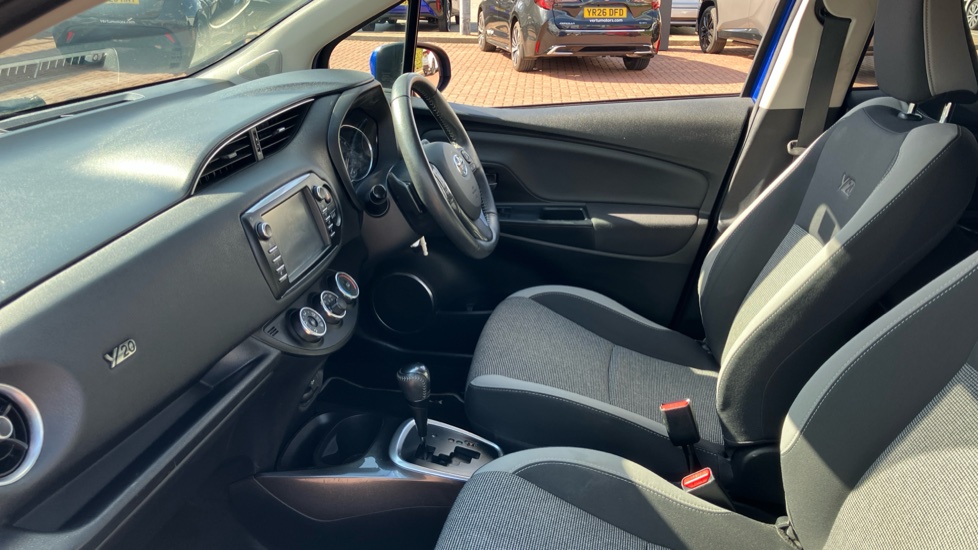 Toyota Yaris 1.5 VVT-i Y20 5dr CVT [Bi-tone] Petrol Hatchback - Image 5