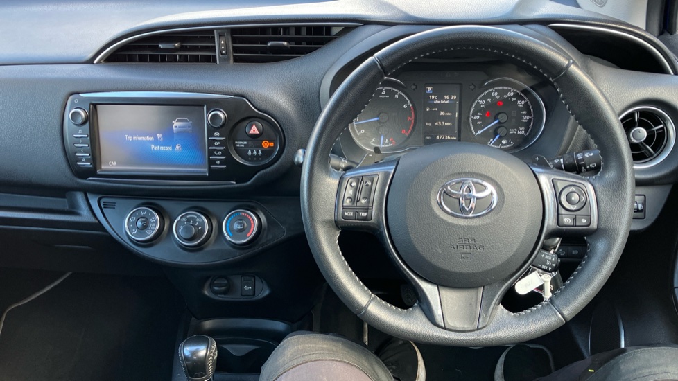 Toyota Yaris 1.5 VVT-i Y20 5dr CVT [Bi-tone] Petrol Hatchback - Image 6