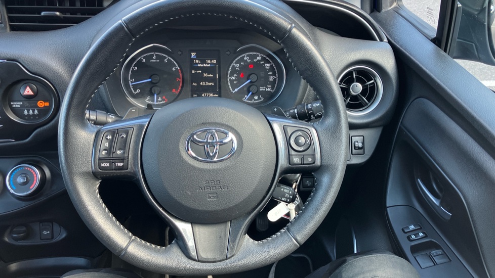 Toyota Yaris 1.5 VVT-i Y20 5dr CVT [Bi-tone] Petrol Hatchback - Image 7
