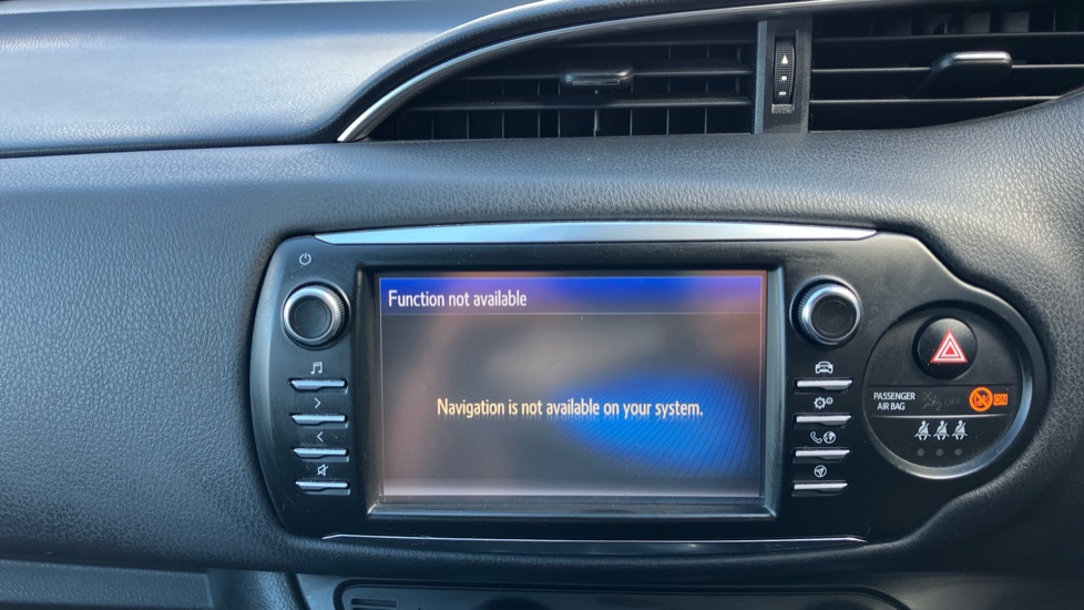 Toyota Yaris 1.5 VVT-i Y20 5dr CVT [Bi-tone] Petrol Hatchback - Image 9