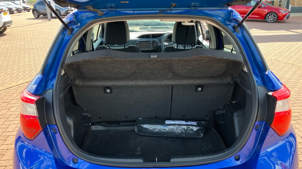 Toyota Yaris 1.5 VVT-i Y20 5dr CVT [Bi-tone] Petrol Hatchback - Image 13