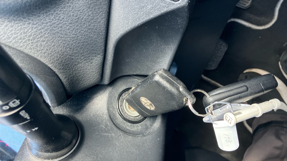 Toyota Yaris 1.5 VVT-i Y20 5dr CVT [Bi-tone] Petrol Hatchback - Image 16