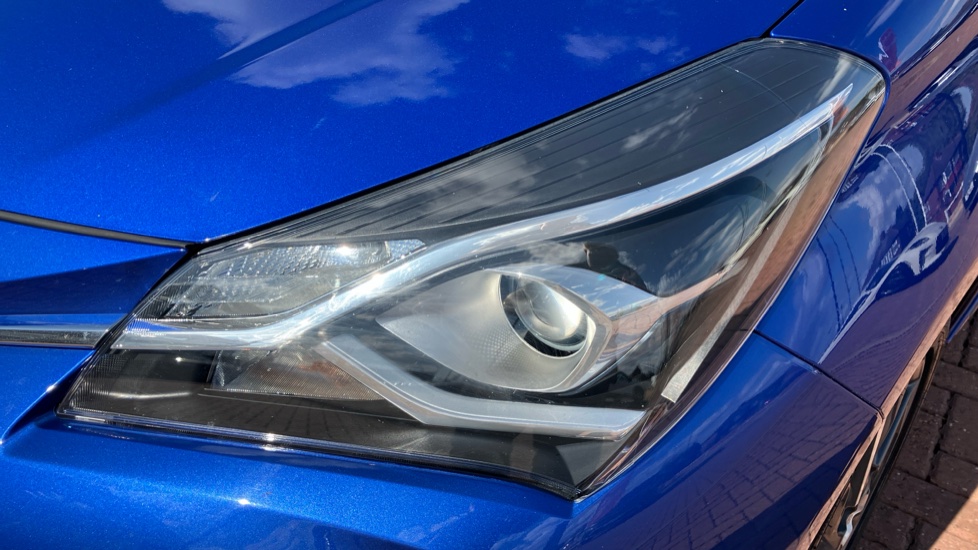 Toyota Yaris 1.5 VVT-i Y20 5dr CVT [Bi-tone] Petrol Hatchback - Image 20