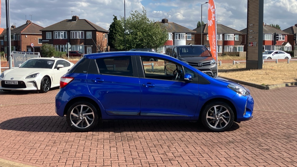 Toyota Yaris 1.5 VVT-i Y20 5dr CVT [Bi-tone] Petrol Hatchback - Image 23