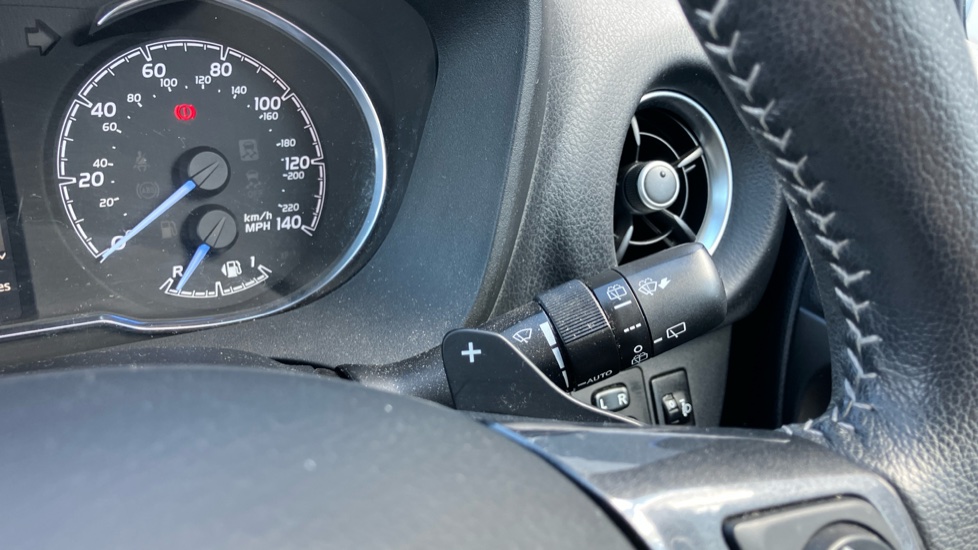 Toyota Yaris 1.5 VVT-i Y20 5dr CVT [Bi-tone] Petrol Hatchback - Image 32