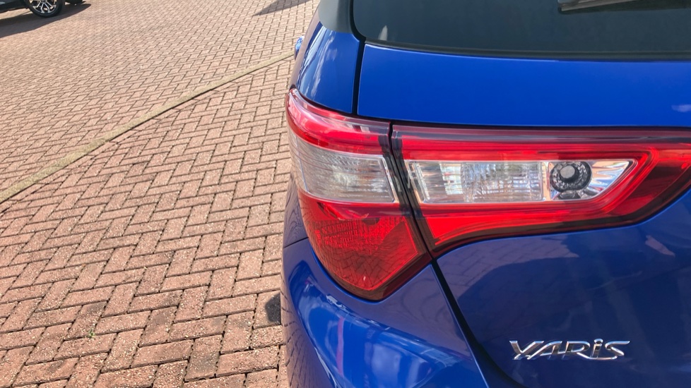 Toyota Yaris 1.5 VVT-i Y20 5dr CVT [Bi-tone] Petrol Hatchback - Image 36