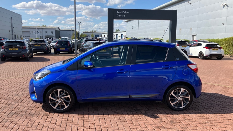 Toyota Yaris 1.5 VVT-i Y20 5dr CVT [Bi-tone] Petrol Hatchback - Image 48