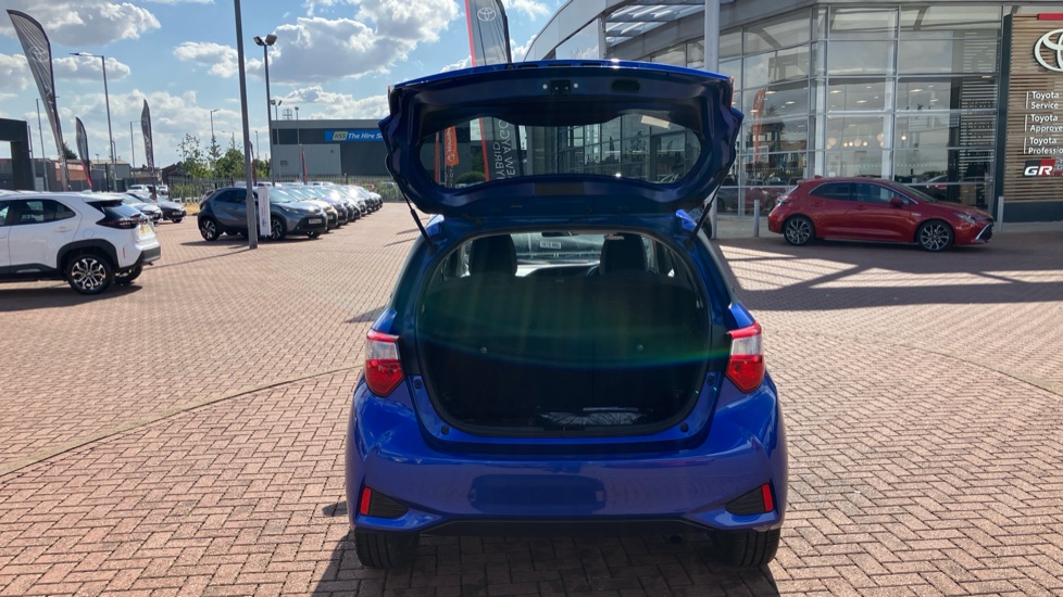 Toyota Yaris 1.5 VVT-i Y20 5dr CVT [Bi-tone] Petrol Hatchback - Image 52