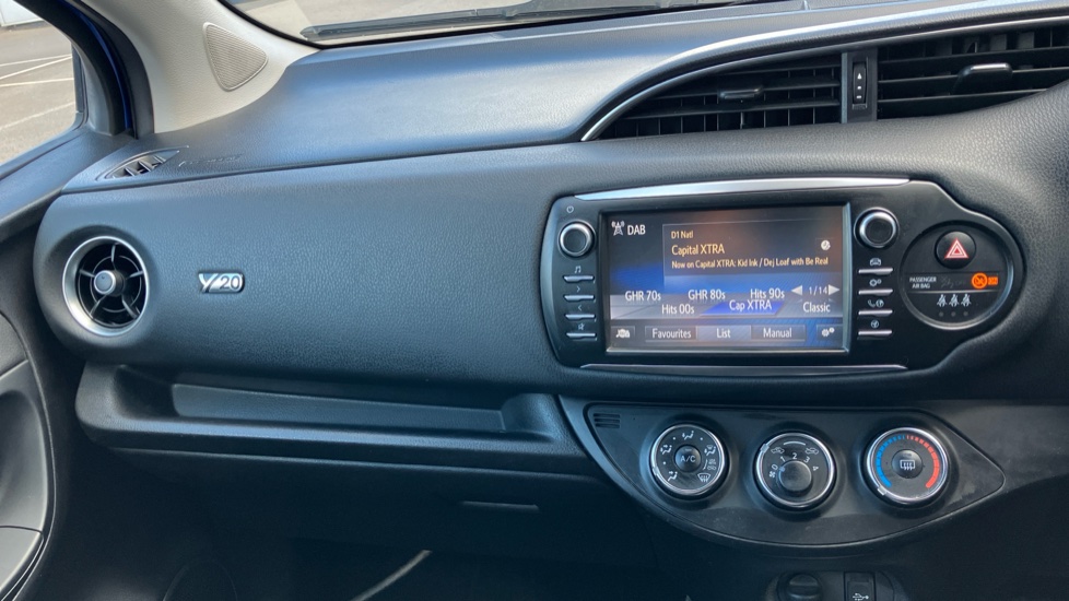 Toyota Yaris 1.5 VVT-i Y20 5dr CVT [Bi-tone] Petrol Hatchback - Image 58