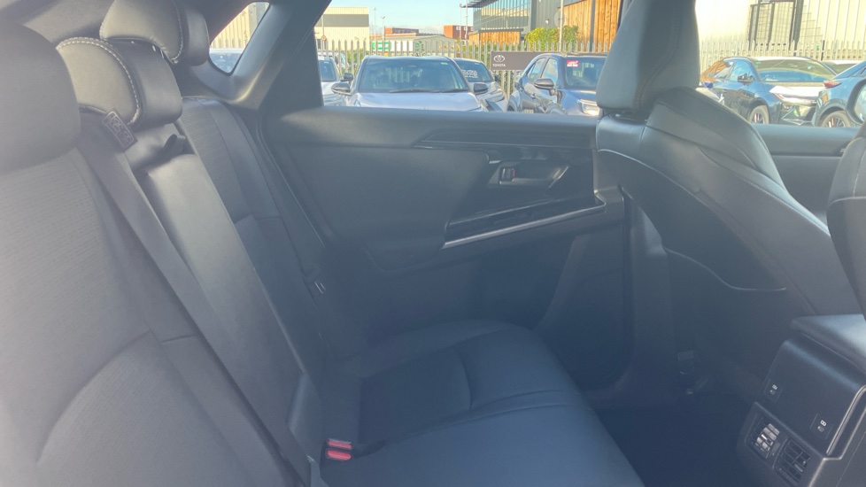 Toyota bZ4X 160kW Premiere Edition 71.4kWh 5dr Auto AWD Electric Hatchback - Image 8