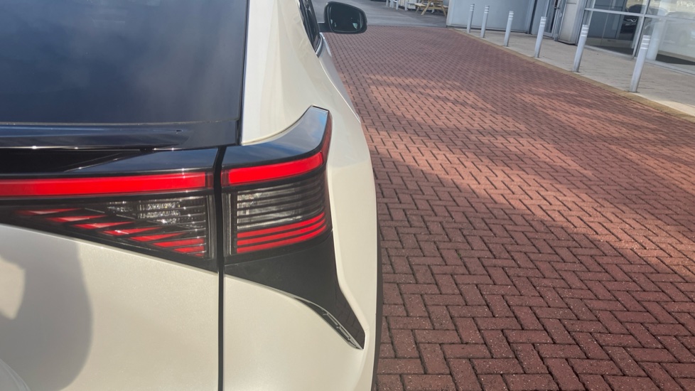 Toyota bZ4X 160kW Premiere Edition 71.4kWh 5dr Auto AWD Electric Hatchback - Image 21