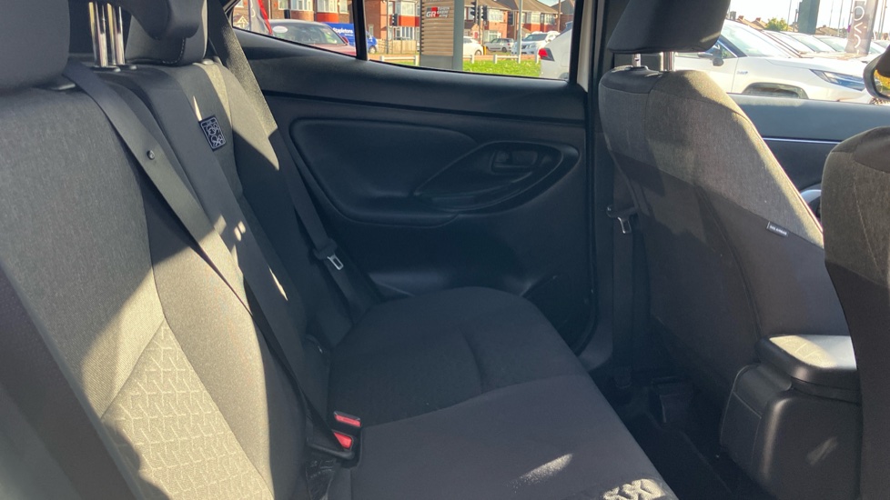 Toyota Yaris Cross 1.5 Hybrid Design 5dr CVT Hybrid Estate - Image 8