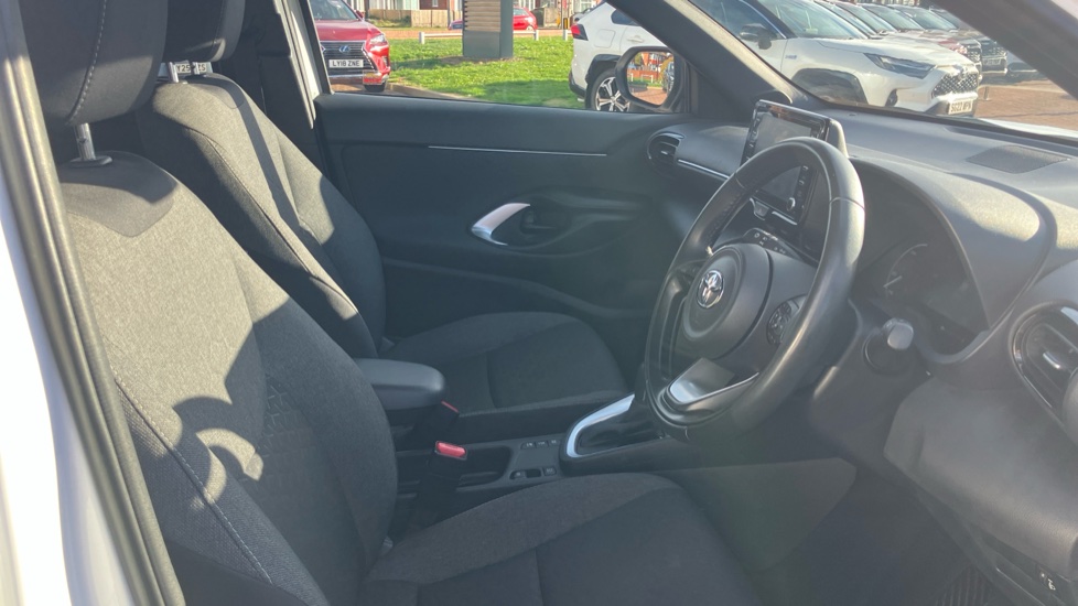 Toyota Yaris Cross 1.5 Hybrid Design 5dr CVT Hybrid Estate - Image 12