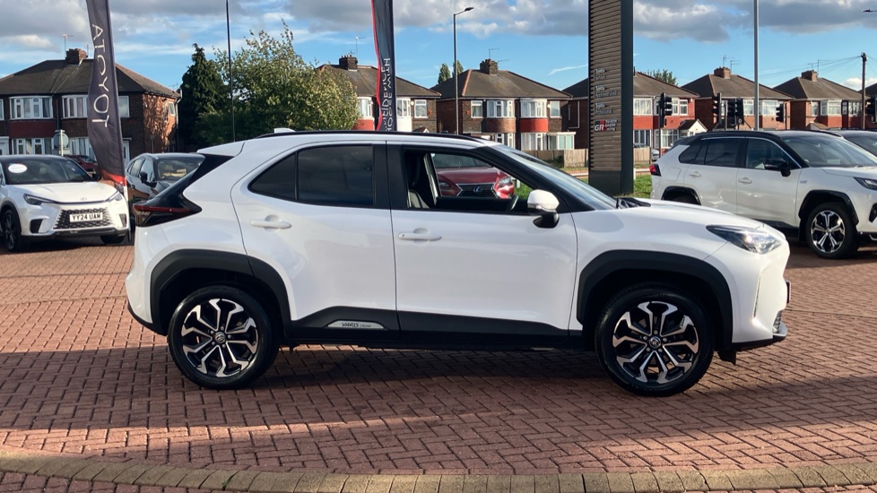 Toyota Yaris Cross 1.5 Hybrid Design 5dr CVT Hybrid Estate - Image 23