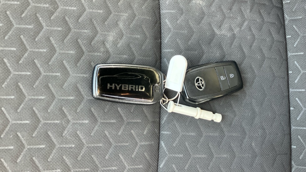 Toyota Yaris Cross 1.5 Hybrid Design 5dr CVT Hybrid Estate - Image 28