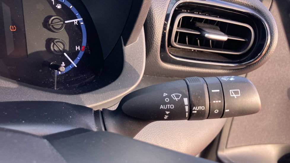 Toyota Yaris Cross 1.5 Hybrid Design 5dr CVT Hybrid Estate - Image 32