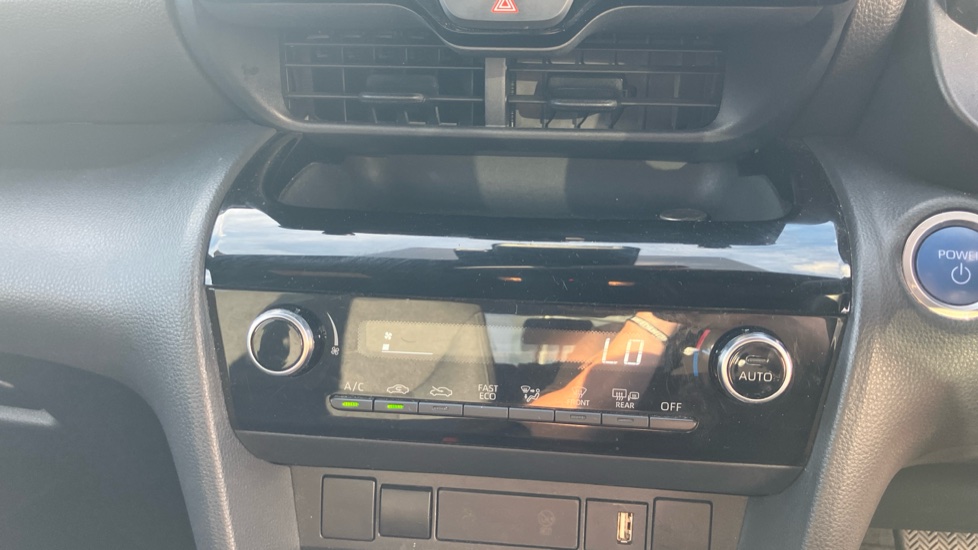Toyota Yaris Cross 1.5 Hybrid Design 5dr CVT Hybrid Estate - Image 33