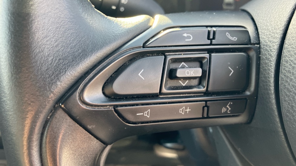 Toyota Yaris Cross 1.5 Hybrid Design 5dr CVT Hybrid Estate - Image 35