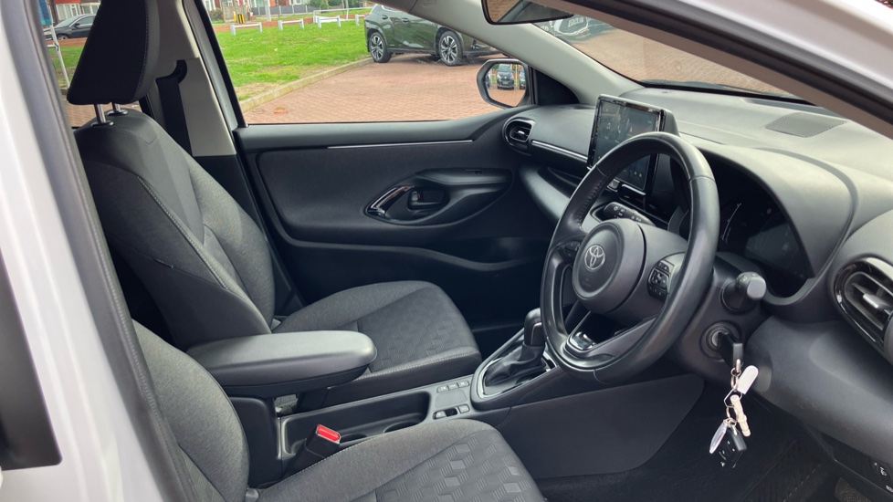 Toyota Yaris 1.5 Hybrid Design 5dr CVT Hybrid Hatchback - Image 12