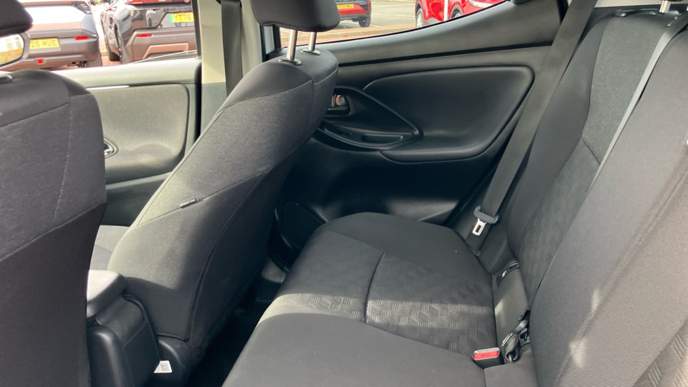 Toyota Yaris 1.5 Hybrid Design 5dr CVT Hybrid Hatchback - Image 15