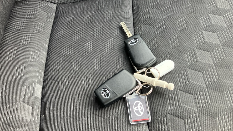 Toyota Yaris 1.5 Hybrid Design 5dr CVT Hybrid Hatchback - Image 28