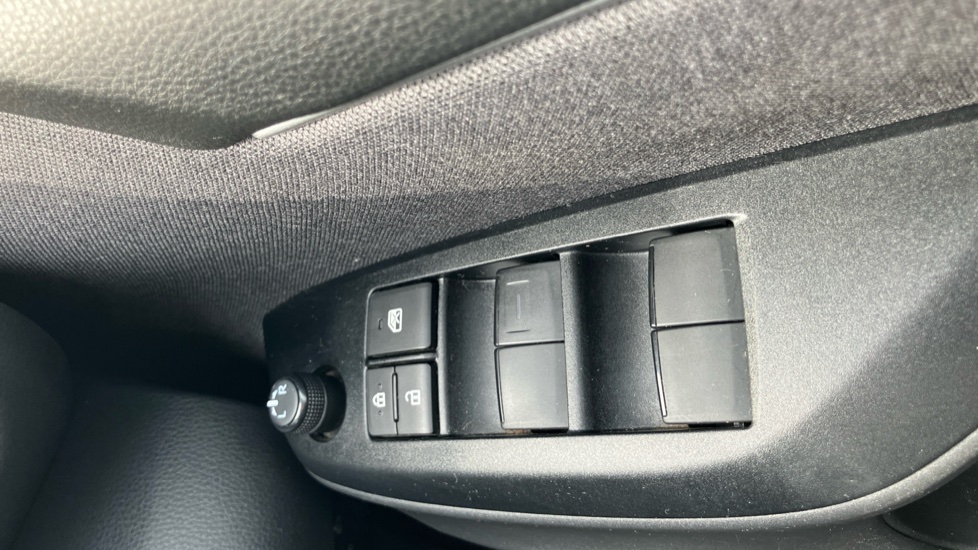 Toyota Yaris 1.5 Hybrid Design 5dr CVT Hybrid Hatchback - Image 30