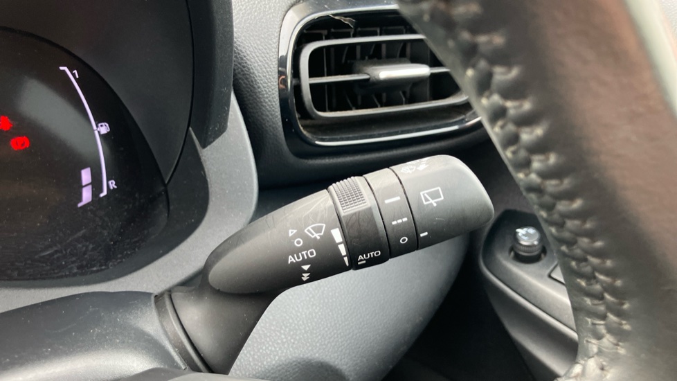 Toyota Yaris 1.5 Hybrid Design 5dr CVT Hybrid Hatchback - Image 32