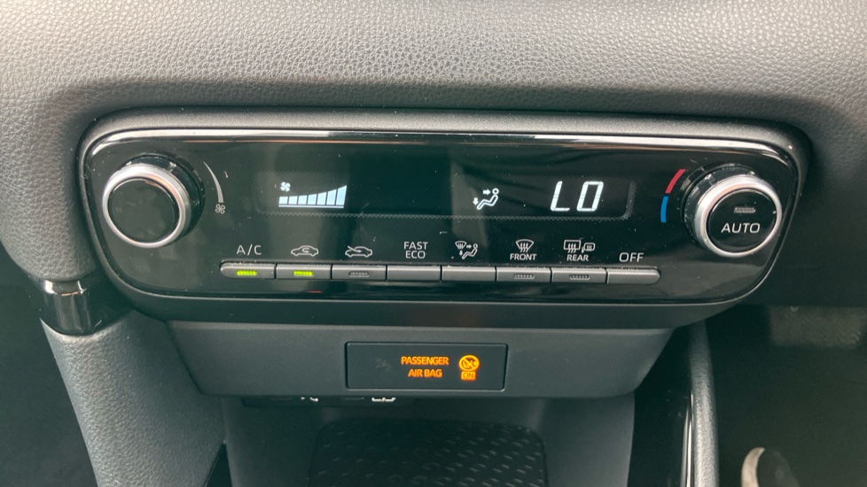 Toyota Yaris 1.5 Hybrid Design 5dr CVT Hybrid Hatchback - Image 33