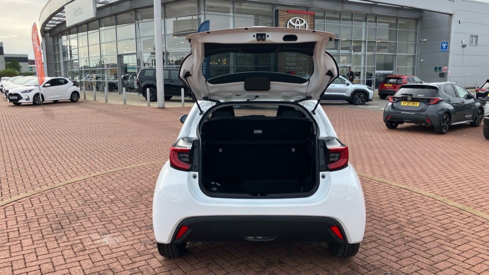 Toyota Yaris 1.5 Hybrid Design 5dr CVT Hybrid Hatchback - Image 51