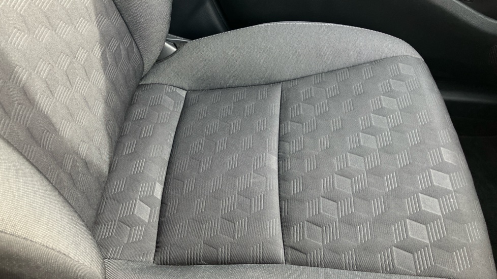 Toyota Yaris 1.5 Hybrid Design 5dr CVT Hybrid Hatchback - Image 55