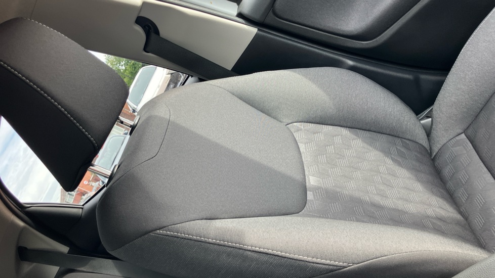Toyota Yaris 1.5 Hybrid Design 5dr CVT Hybrid Hatchback - Image 56