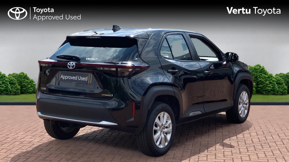 Toyota Yaris Cross 1.5 Hybrid Icon 5dr CVT Hybrid Estate - Image 2