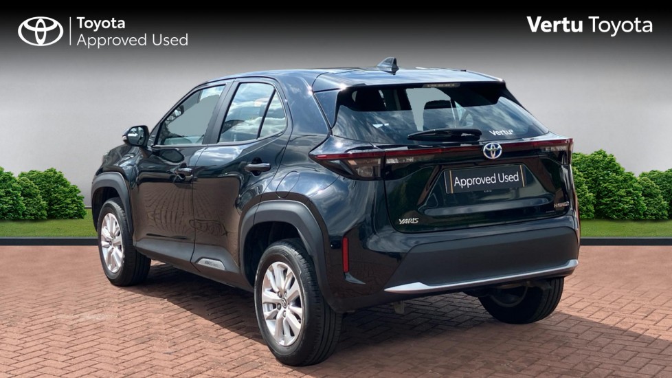 Toyota Yaris Cross 1.5 Hybrid Icon 5dr CVT Hybrid Estate - Image 4