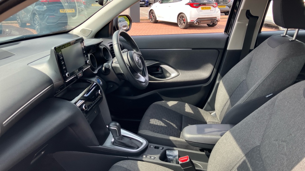 Toyota Yaris Cross 1.5 Hybrid Icon 5dr CVT Hybrid Estate - Image 5