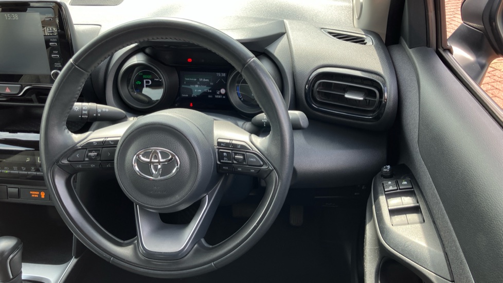Toyota Yaris Cross 1.5 Hybrid Icon 5dr CVT Hybrid Estate - Image 10