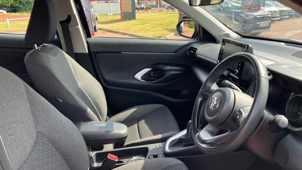 Toyota Yaris Cross 1.5 Hybrid Icon 5dr CVT Hybrid Estate - Image 12