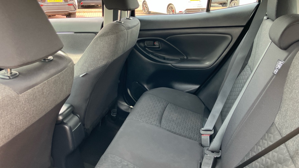 Toyota Yaris Cross 1.5 Hybrid Icon 5dr CVT Hybrid Estate - Image 15