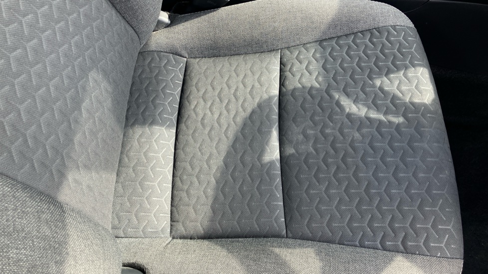 Toyota Yaris Cross 1.5 Hybrid Icon 5dr CVT Hybrid Estate - Image 17