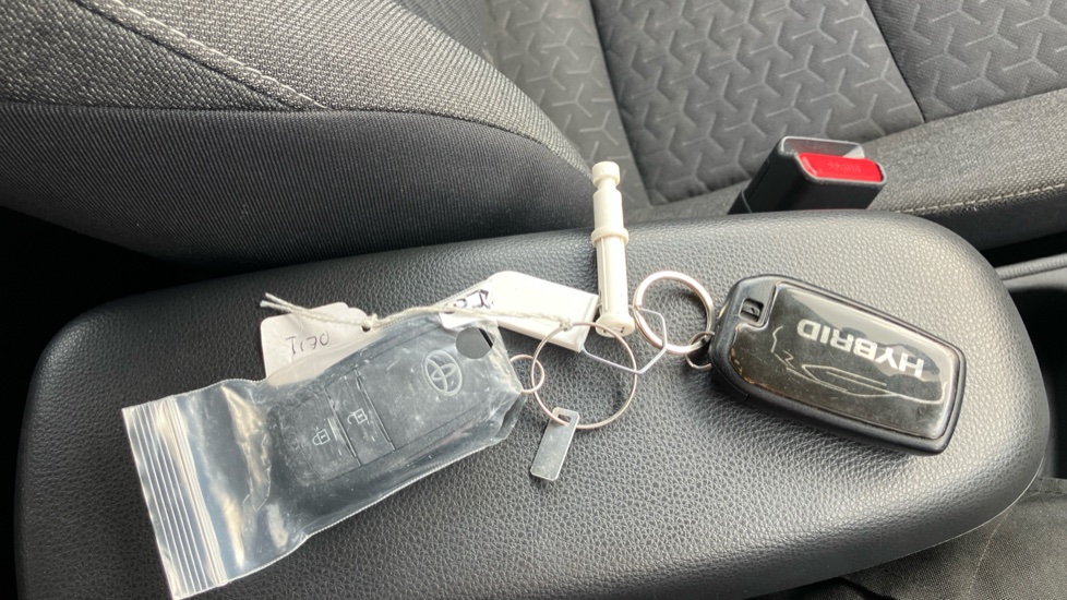 Toyota Yaris Cross 1.5 Hybrid Icon 5dr CVT Hybrid Estate - Image 28
