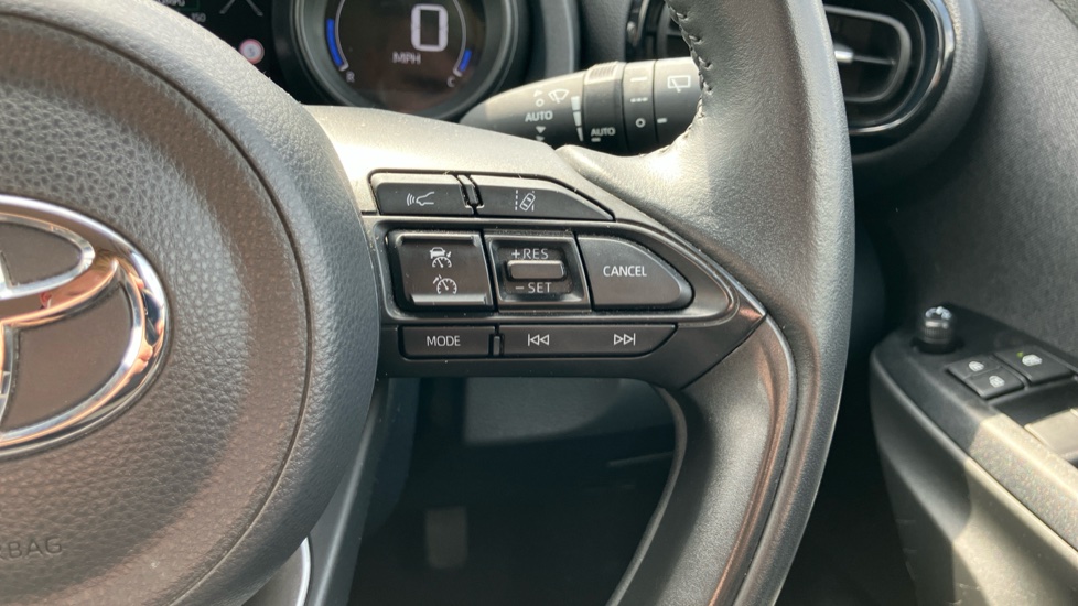 Toyota Yaris Cross 1.5 Hybrid Icon 5dr CVT Hybrid Estate - Image 29