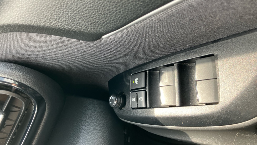 Toyota Yaris Cross 1.5 Hybrid Icon 5dr CVT Hybrid Estate - Image 30