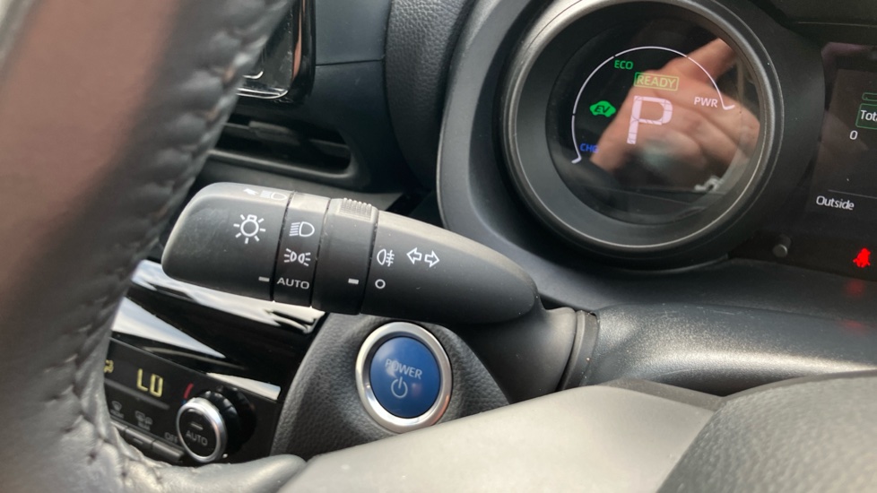 Toyota Yaris Cross 1.5 Hybrid Icon 5dr CVT Hybrid Estate - Image 31