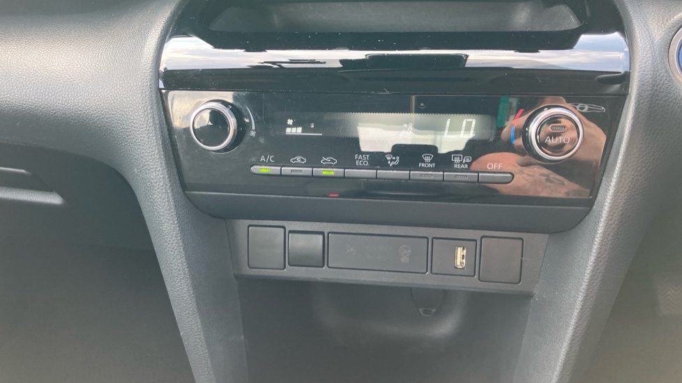 Toyota Yaris Cross 1.5 Hybrid Icon 5dr CVT Hybrid Estate - Image 33