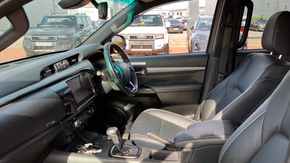 Toyota Hilux Diesel Invincible X D/Cab Pick Up 2.8 D 48V Auto - Image 5